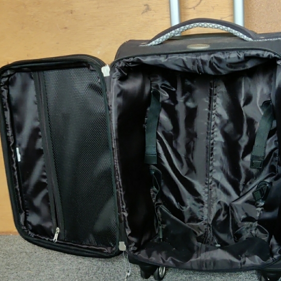 Boston Bruin's 21" Carry-On Luggage with Telescopic Handle & Rolling Wheels - Picture 4 of 5